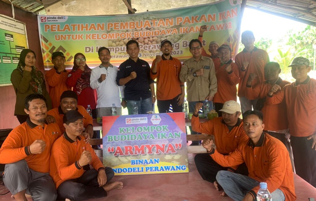 CSR PT Pindo Deli Mill Perawang adakan pelatihan pembuatan pakan ikan bagi kelompok pembudidaya ikan Armina