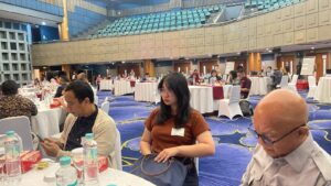 Peserta Roundtable Discussion bertajuk "Achieving Corporate Climate Ambition in Indonesia: Understanding SBTI Fundamentals & Sectoral Pathways." yang berlangsung di Auditorium BJ Habibie, BRIN, Jakarta.