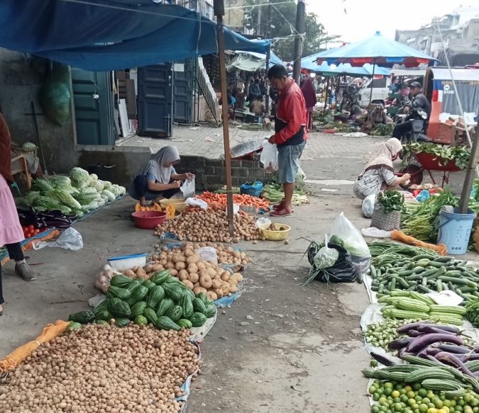 Pasar tradisional di kota Medan Provinsi Sumatera Utara sepi, daya beli lemah, pengangguran banyak. (Foto: Fadmin Malau)