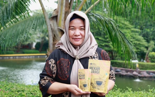 Memberdayakan masyarakat untuk berkembang dengan gaya hidup bermanfaat bagi lingkungan

