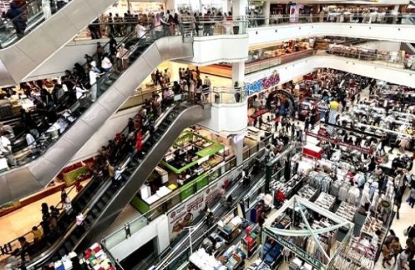 Plaza Medan Provinsi Sumatera Utara rame pengunjung. (Foto: repro/mb)

