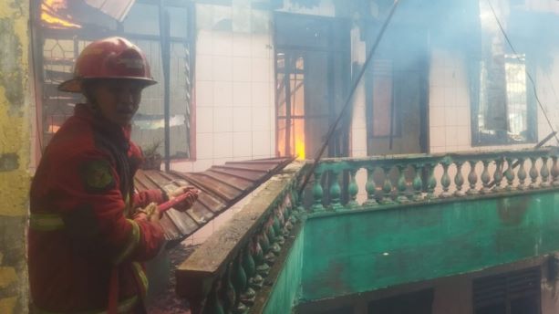 Kebakaran hebat di Medan Maimun, di Jalan Juanda ludes terbakar 

