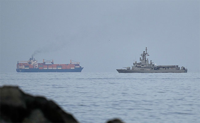 Iran Buka Selat Hormuz