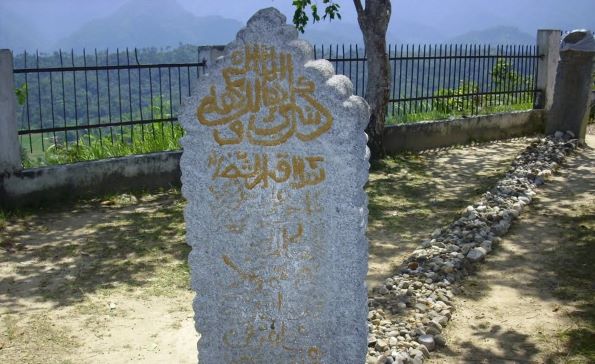 Makam Papan Tinggi di Desa Pananggahan, Kecamatan Barus, Kabupaten Tapanuli Tengah, Sumatera Utara. (Foto: Fadmin Malau)