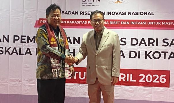 Anggotq DPR RI, Sofyan Tan bersama dengan Peneliti BRIN Prasetiyadi

