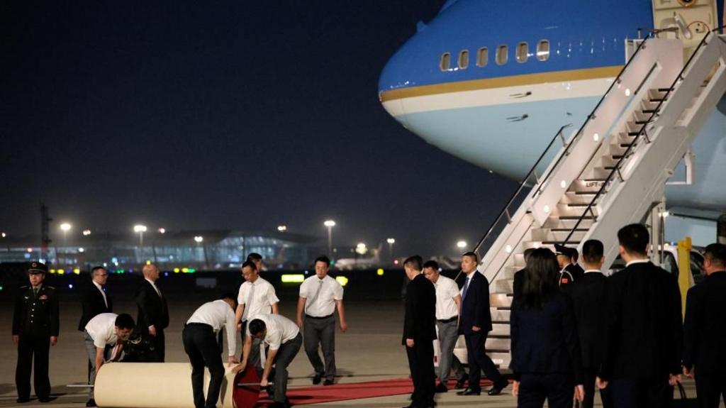 Presiden Donald Trump mendarat di Beijing