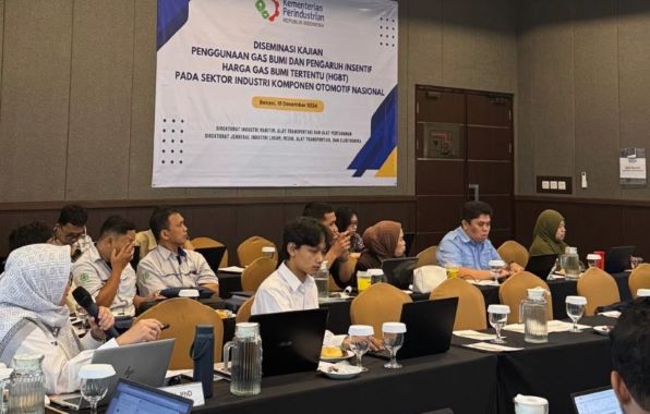 Pakar Program Studi Ekonomi Universitas Pertamina (UPER), Eka Puspitawati, Ph.D., merilis sebuah penelitian hilirisasi industri biodiesel. (Foto: Humas UPER)