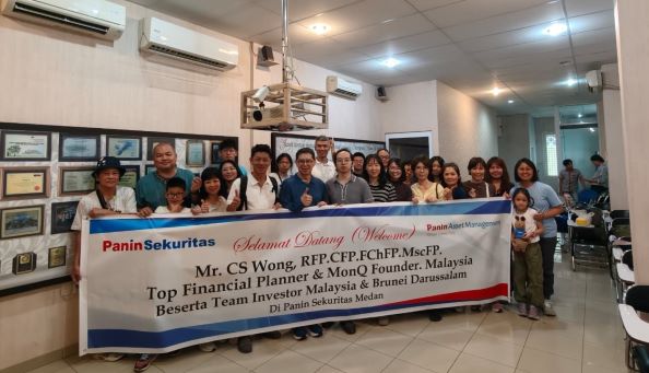 Mr CS Wong,RFP.CFP.FchFP.MscFP. MonQ Financial Planner Founder, Malaysia bawa rombongan dari Malaysia, Brunei Dan China kunjungan & Diskusi Investasi Pasar Modal Indonesia di Off Panin Sekuritas Medan
