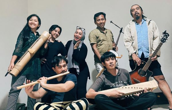 Kelompok Swara SeadaNya yang terdiri atas para musisi dan peneliti naskah Nusantara
