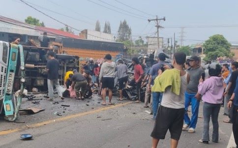 Tabrakan beruntun di Jalan Jamin Ginting depan Hill Park Sibolangit