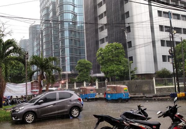 Gedung perkantoran di Jakarta masih dibayangi tingginya tingkat ruang kosong. (Foto: Fadmin Malau)