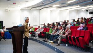 Rektor Universitas Pertamina, Prof. Dr. Ir. Ichsan Setya Putra memrikan pemaparan materi mengenai pentingnya hilirisasi energi 