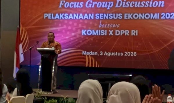 Kepala BPS Provinsi Sumatera Utara Asim Saputra memberikan sambutan pada FGD Pelaksanaan Sensus Ekonomi 2026 bersama Komisi X DPR RI. (Foto: Fadmin Malau)

