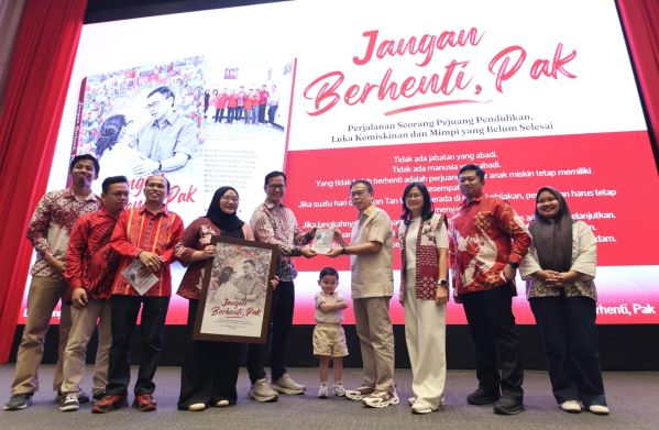 Buku “Jangan Berhenti, Pak” diluncurkan saat 67 tahun dr. Sofyan Tan