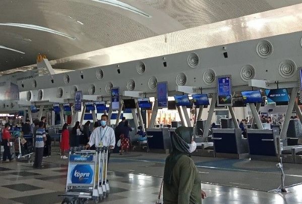 Kondisi lantai dua bandara Kualanamu pada saat abu vulkanik Sinabung mengintai Kualanamu, sejumlah penerbangan terdampak. (Foto: Fadmin Malau)


