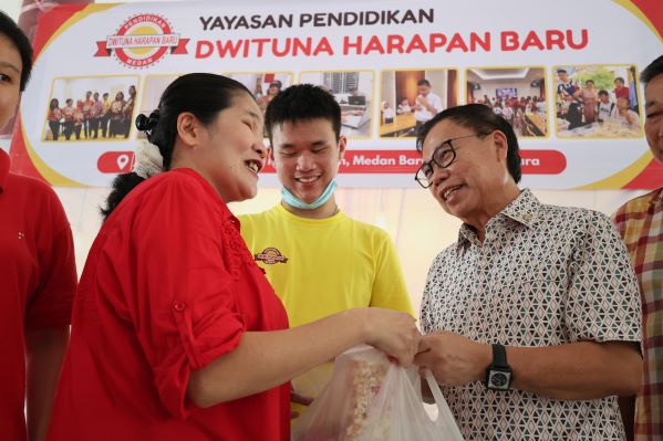 Anggota Komisi X DPR RI, dr. Sofyan Tan, berkunjung melihat langsung kehidupan dan proses pendidikan anak-anak penyandang disabilitas netra