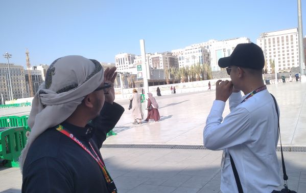Melihat tembok Saqifah Bani Sa'idah dari kejauhan yang menjadi saksi bisu tentang peradapan kekuasaan politik dalam Islam. (Foto: Fadmin Malau)