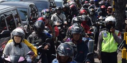Kereta bukan sepeda motor


