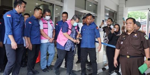 Penyidik Kejati Sumut menetapkan dan menahan dua tersangka dugaan tindak pidana korupsi

