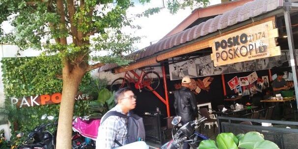 Kini kantor Pos Indonesia umumnya memiliki café dengan nuansa pos. (Foto: Fadmin Malau)