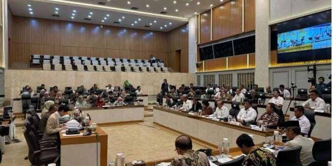 Rapat Kerja Menteri Lingkungan Hidup dan Kehutanan bersama Komisi IV DPR RI