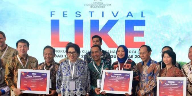 Penandatanganan Kemitraan Pengumpulan dan Daur Ulang Sampah Kemasan pada Festival LIKE