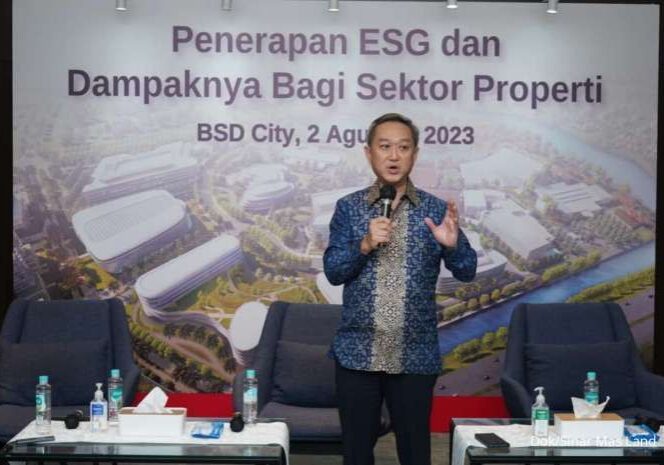 Hermawan Wijaya (Direktur PT BSD Tbk) memberikan sambutan pada acara Sinar Mas Land Media di Marketing Office Sinar Mas Land, BSD City