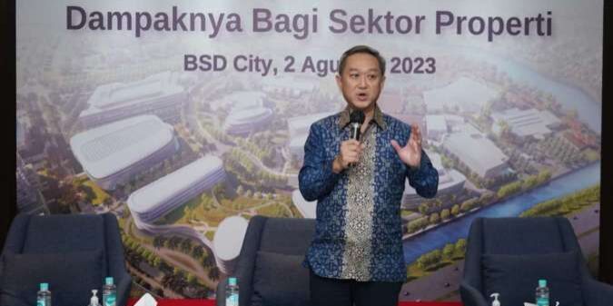 Hermawan Wijaya (Direktur PT BSD Tbk) memberikan sambutan pada acara Sinar Mas Land Media di Marketing Office Sinar Mas Land, BSD City