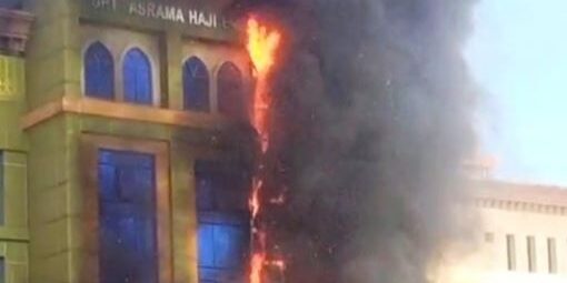 Bangunan yang ada di Asrama Haji Medan hangus terbakar 