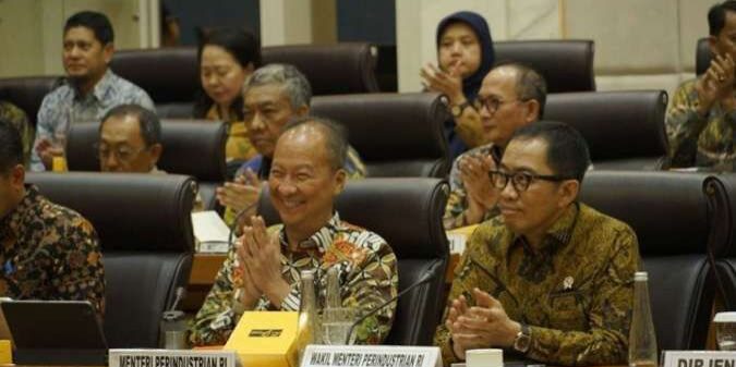 Rapat Kerja dengan Komisi VII DPR RI di Jakarta, Menteri Perindustrian 