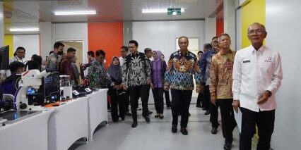 Pimpinan UPER, beserta Komisaris Independen Pertamina, Pimpinan Pertamina dan Pertamina Foundation melakukan kunjungan fasilitas pembelajaran di gedung Ex RS Modular

