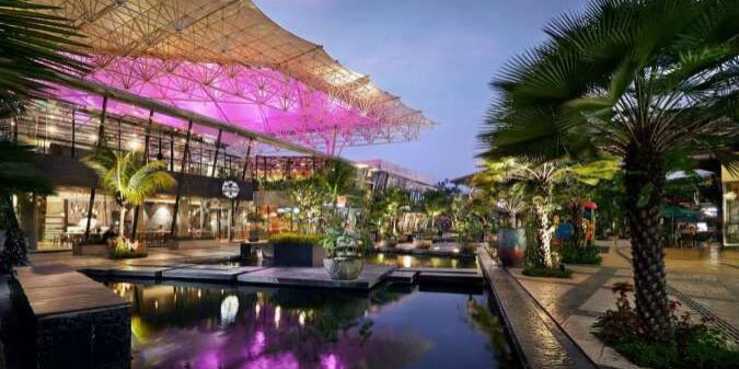 The Breeze BSD City adalah lifestyle commercial center memiliki konsep penggabungan antara F&B, Entertainment dan Leisure