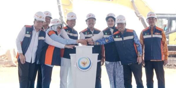 PT Nindya Karya memulai pembangunan fisik proyek pengembangan Pelabuhan Perikanan Nusantara Kejawanan, Cirebon, Jawa Barat. (Foto: dok Nindya Karya)

