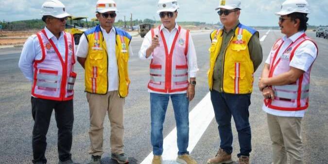 Penebalan area runway, target selesai 10 Oktober 2024.


