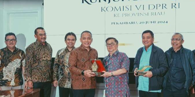 Pertemuan Komisi VI DPR RI dan PTPN saat kunjungan kerja spesifik di PTPN IV PalmCo Regional III