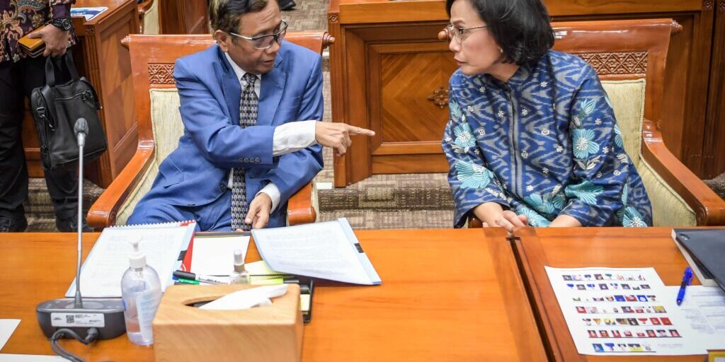 1681222256853-Mahfud_dan_Sri_Mulyani