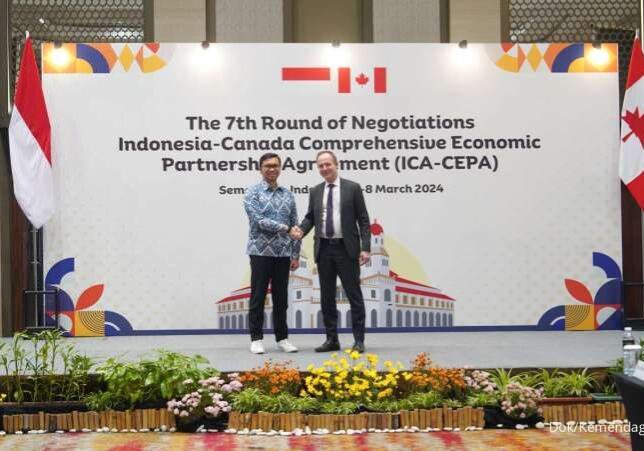 Dirjen Perundingan Perdagangan Internasional Kemendag RI Djatmiko Bris Witjaksono (kiri) dan Associate Assistant Deputy Minister Global Affairs Canada Aaron Fowler (kanan) pada Perundingan Putaran ke-7 ICA–CEPA 

