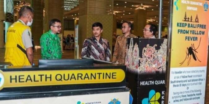 Wakil Menteri Kesehatan Dante Saksono Harbuwono bersama Balai Besar Kesehatan lakukan pengecekan kesiapan skrining Mpox di Bandara I Gusti Ngurah Rai, Bali