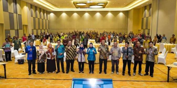 Kolaborasi pemerintah pusat dan daerah dalam upaya pengembangan industri kecil dan menengah