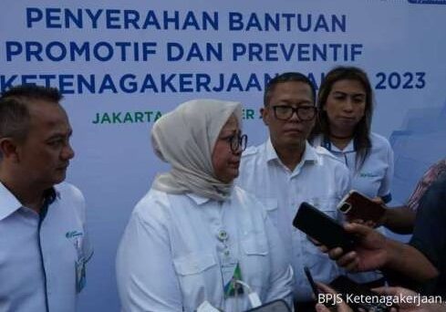 Direktur Pelayanan BPJS Ketenagakerjaan Roswita Nilakurnia membuka kegiatan Promotif 