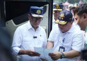 Menteri Perhubungan Budi Karya Sumadi inspeksi mendadak bus pariwisata di kawasan wisata Taman Margasatwa Ragunan, Jakarta Selatan, Minggu (9/6/2024)

