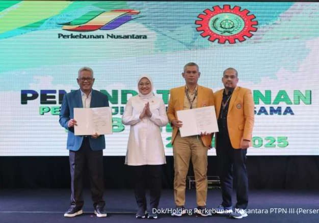 PT Perkebunan Nusantara III bersama Federasi Serikat Pekerja Perkebunan Nusantara (FSPBUN), melakukan penandatanganan Perjanjian Kerja Bersama Induk periode 2024-2025