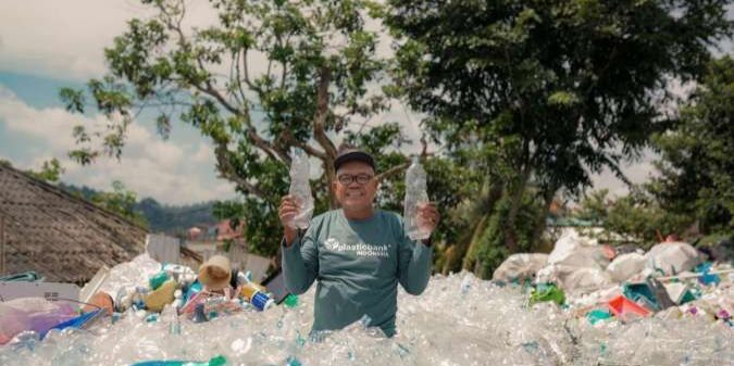 Komunitas dan mitra Plastic Bank 