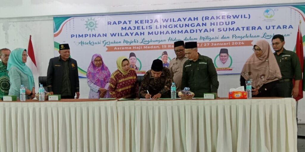 Launching kerjasama Majelis LH dengan mitra Dinas Lingkungan Hidup dan Kehutanan Sumatera Utara dan Pusat Inkubasi Bisnis dan Syariah MUI Sumut