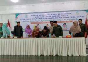 Launching kerjasama Majelis LH dengan mitra Dinas Lingkungan Hidup dan Kehutanan Sumatera Utara dan Pusat Inkubasi Bisnis dan Syariah MUI Sumut