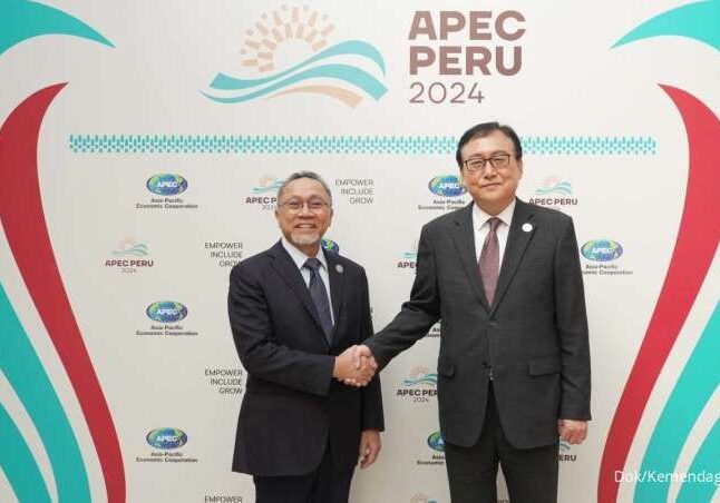 Menteri Perdagangan RI, Zulkifli Hasan melakukan pertemuan bilateral dengan Menteri Perdagangan Korea Selatan, Inkyo Cheong di Arequipa, Peru

