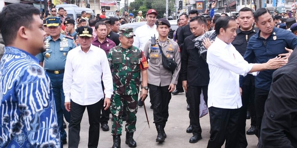 Jokowi di Pasar Sukaramai Medan