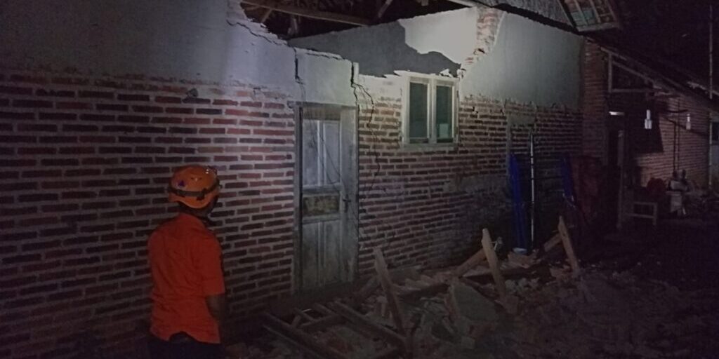 Gempa Magnitudo 6,2 di Garut Rusak Sejumlah Bangunan (Foto: BNPB)


