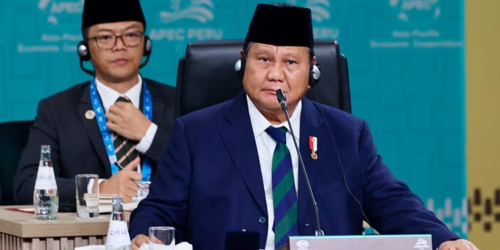 Prabowo Subianto dalam Leaders Retreat KTT Kerja Sama Ekonomi Asia-Pasifik (APEC) 2024 di Lima, Peru, Sabtu (16/11/2024). (Foto: BPMI Setpres)

