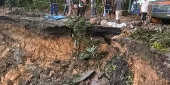 Amblas sepanjang 20 meter kawasan Aek Latong dan Batu Jomba

